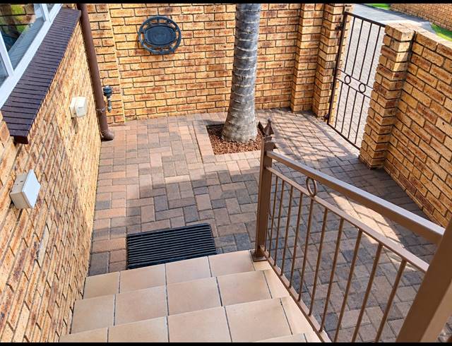 3 BEDROOM TOWNHOUSE FOR SALE IN SAFARI GARDENS